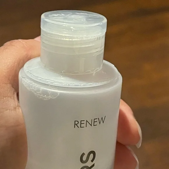 Michael Kors Renew and Protect Leather Care - Picture 4 of 7